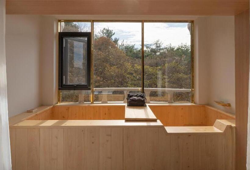 هتل Denbasta Forest