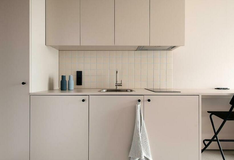 هاستل Hugo Apartment