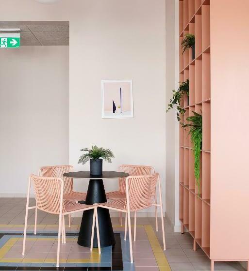 هاستل Hugo Apartment