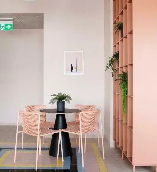 هاستل Hugo Apartment
