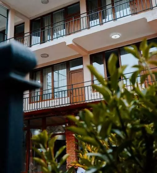 هتل Central Kvareli