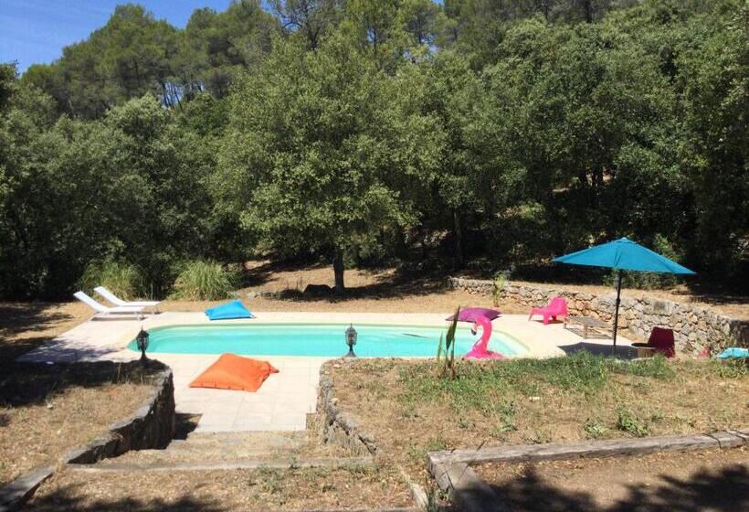 פנסיון Villa Bleucassis