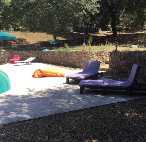 פנסיון Villa Bleucassis