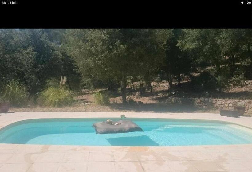 פנסיון Villa Bleucassis