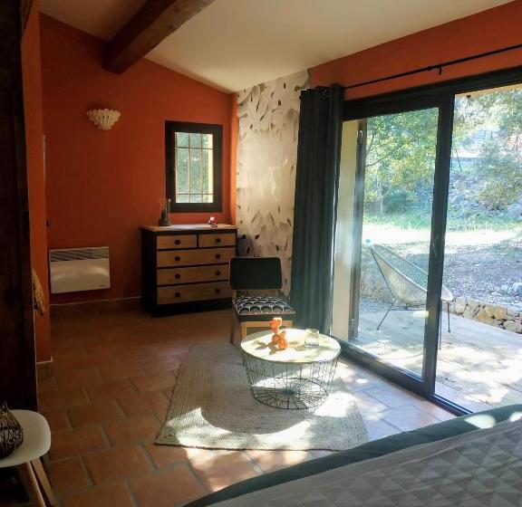 פנסיון Villa Bleucassis