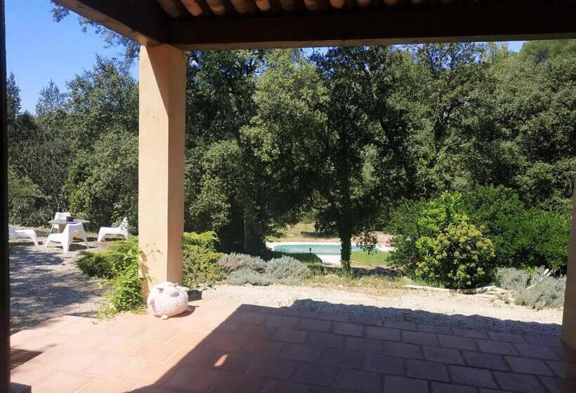 פנסיון Villa Bleucassis