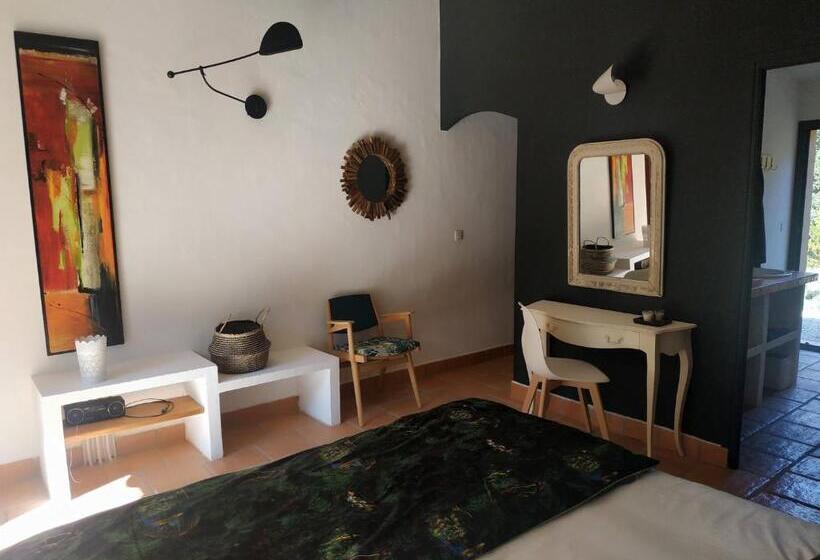 פנסיון Villa Bleucassis