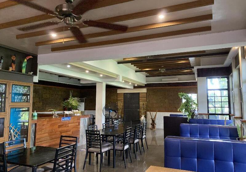 리조트 Taal Maranan Farmville Inc. By Cocotel