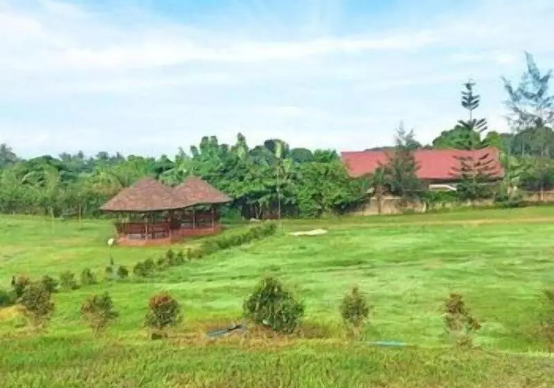 Lomakeskus Taal Maranan Farmville Inc. By Cocotel