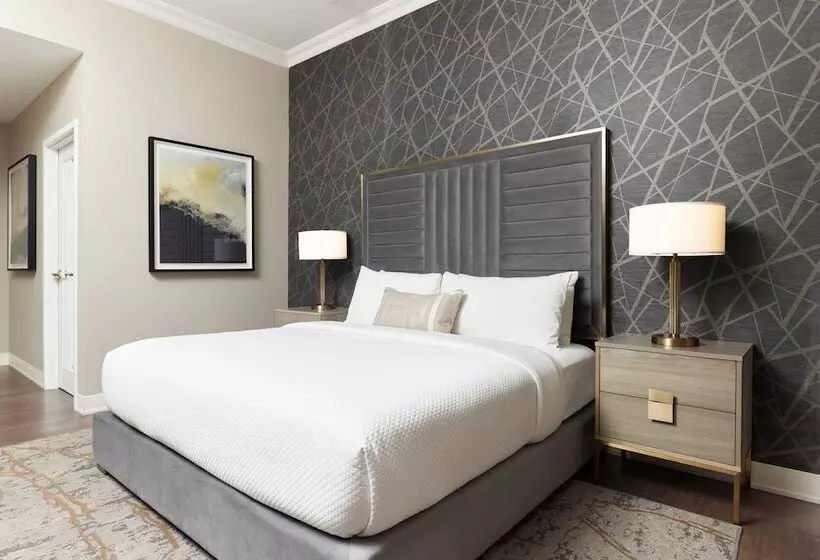 Hotelli The Chateau Grande