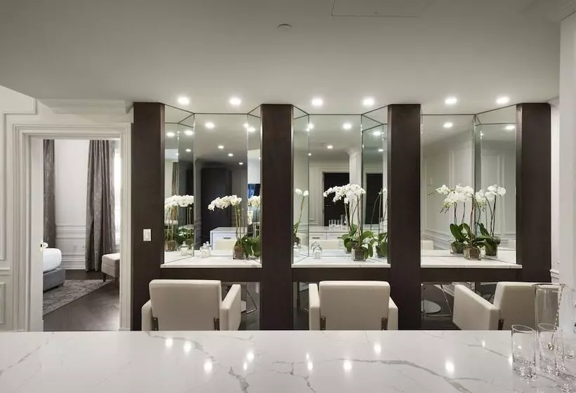 Hotelli The Chateau Grande