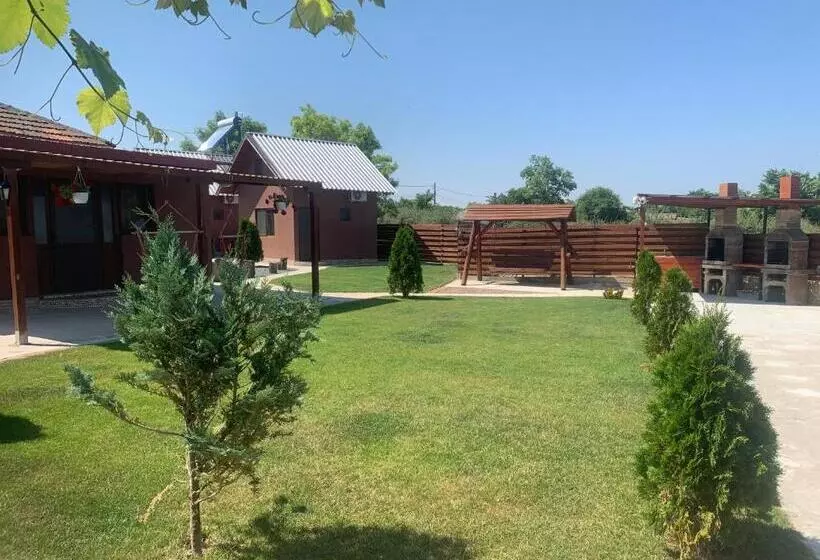 Majatalo Cazare Nicoleta