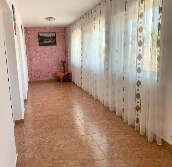 Majatalo Cazare Nicoleta