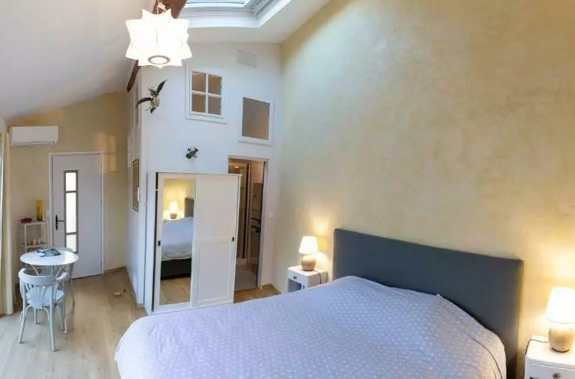 تختخواب و صبحانه Chambre Indépendante à Carcassonne
