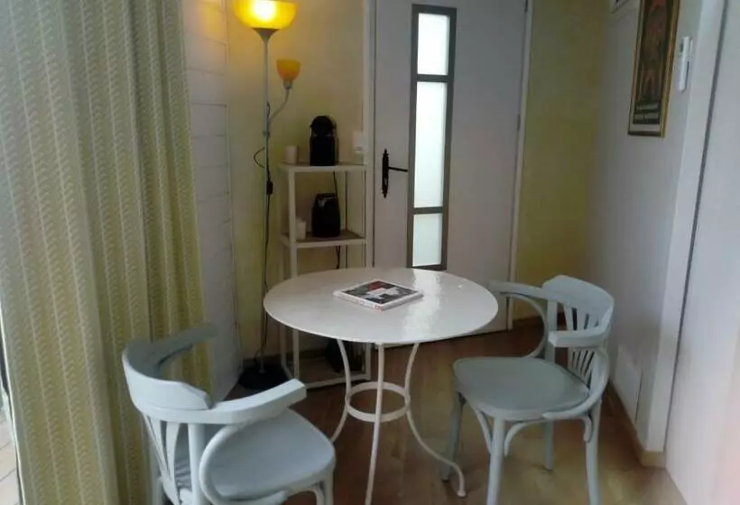 تختخواب و صبحانه Chambre Indépendante à Carcassonne