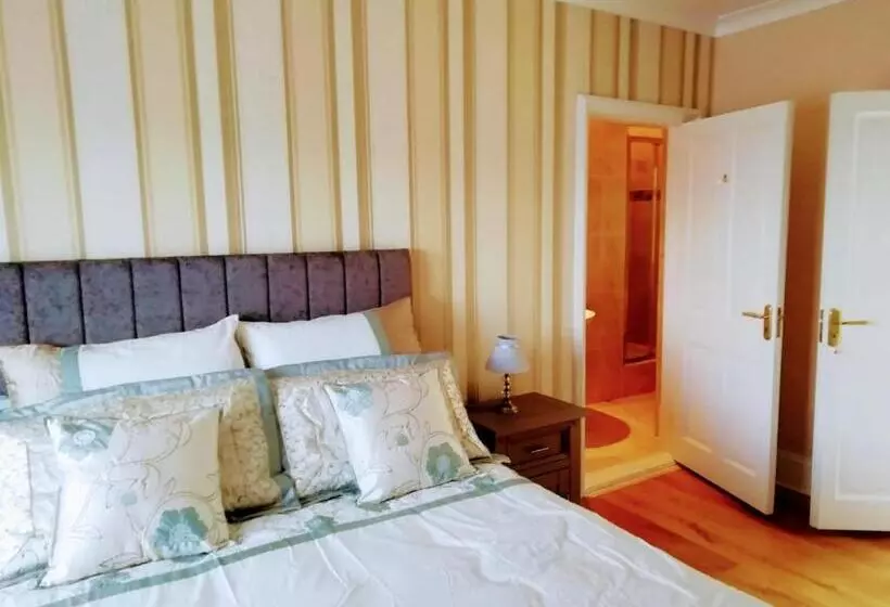 Hunters Lodge B&b