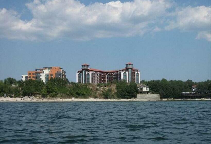 Private Apartment In Chateau Del Marina