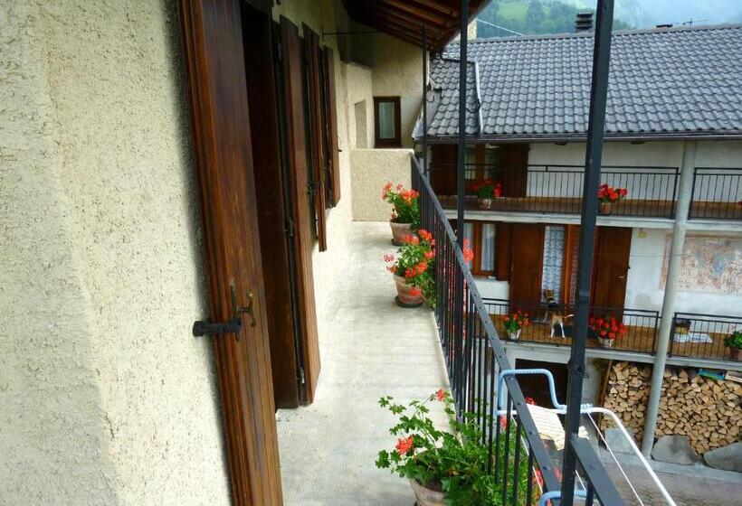 ベッドアンドブレックファースト La Buneta