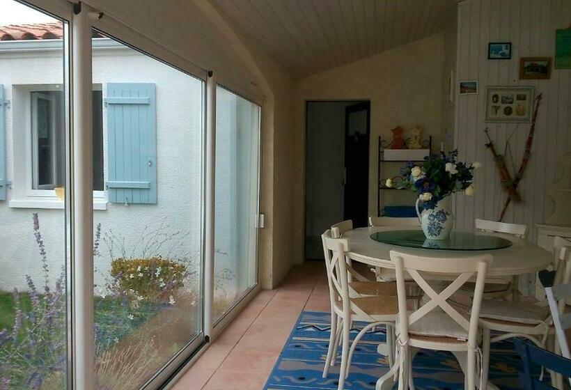 تختخواب و صبحانه Chambre D Hôtes Armoise