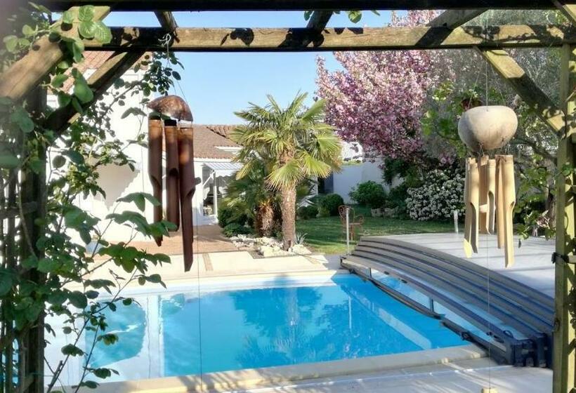 تختخواب و صبحانه Chambre D Hôtes Armoise