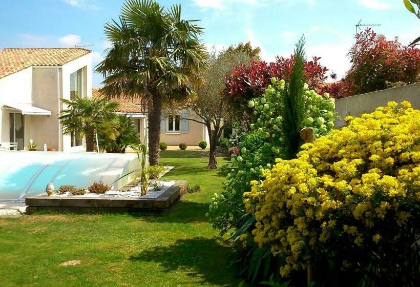 تختخواب و صبحانه Chambre D Hôtes Armoise