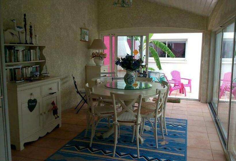 تختخواب و صبحانه Chambre D Hôtes Armoise