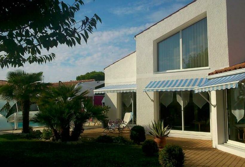 تختخواب و صبحانه Chambre D Hôtes Armoise