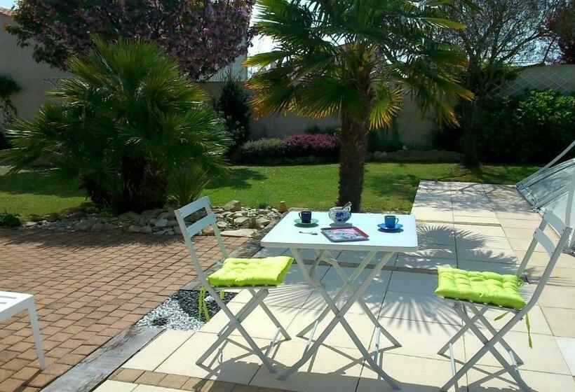 تختخواب و صبحانه Chambre D Hôtes Armoise