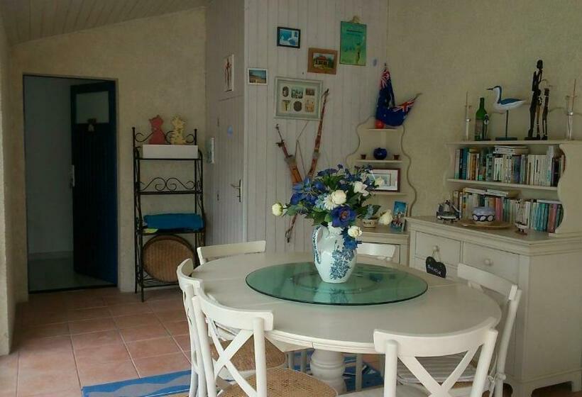 تختخواب و صبحانه Chambre D Hôtes Armoise