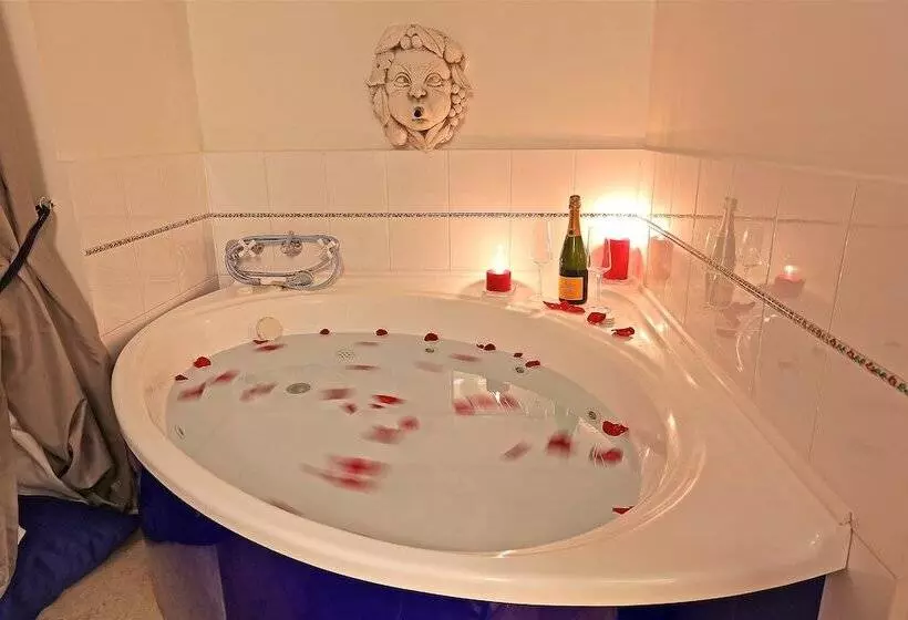 צימר Liberty Rome Suites Liberty Collection