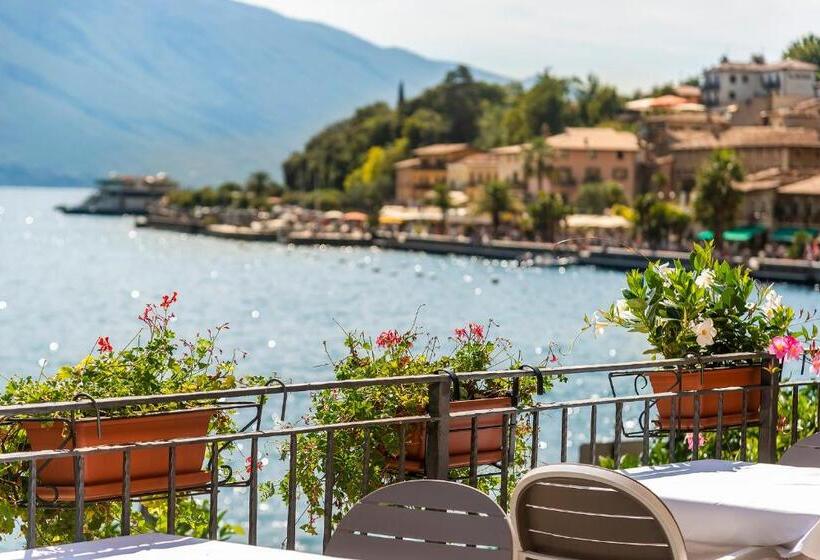 فندق All'azzurro