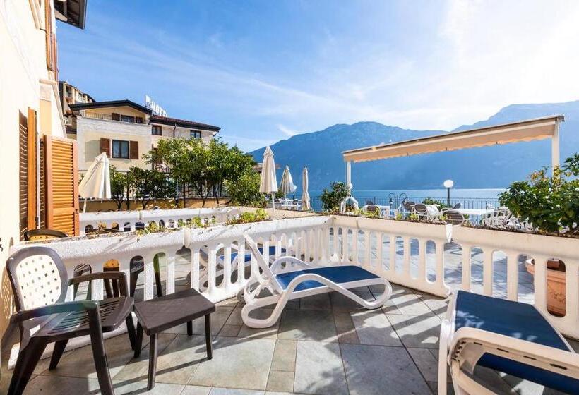 فندق All'azzurro