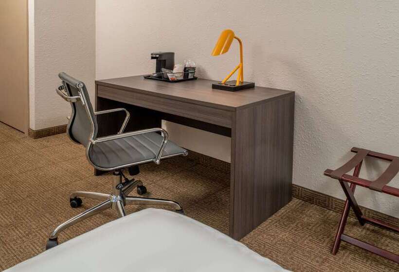 هتل Clarion Pointe Beckley