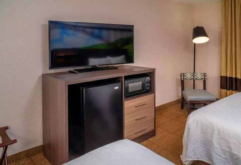 هتل Clarion Pointe Beckley