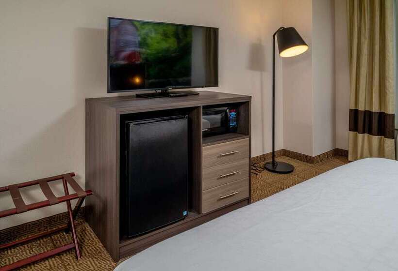 هتل Clarion Pointe Beckley