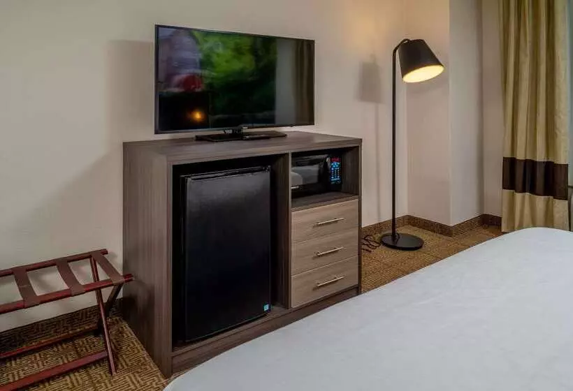 هتل Clarion Pointe Beckley