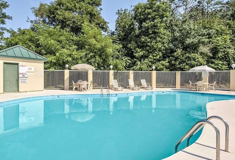 هتل Clarion Pointe Beckley