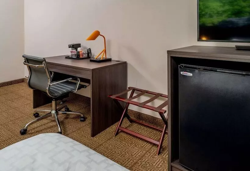 هتل Clarion Pointe Beckley