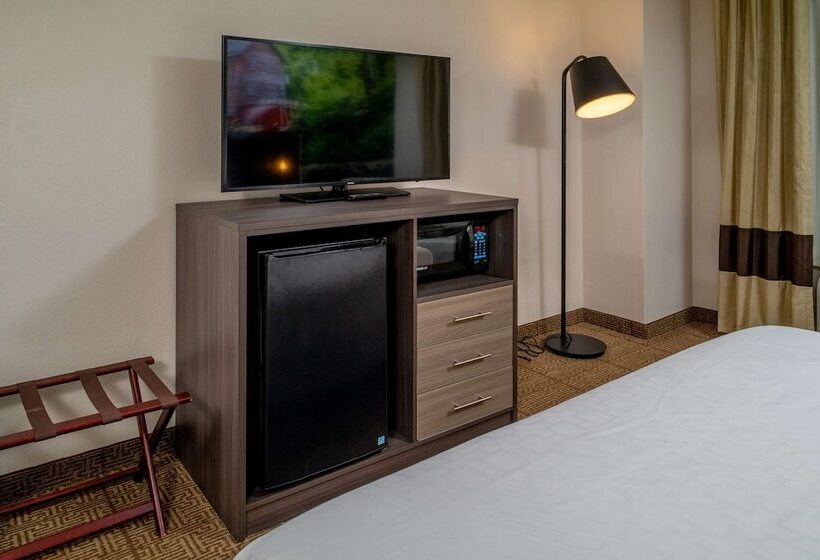 هتل Clarion Pointe Beckley