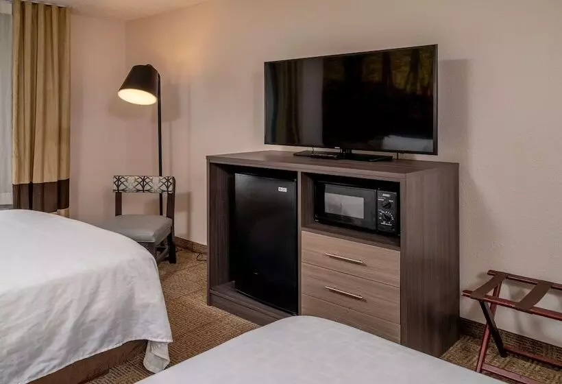 هتل Clarion Pointe Beckley