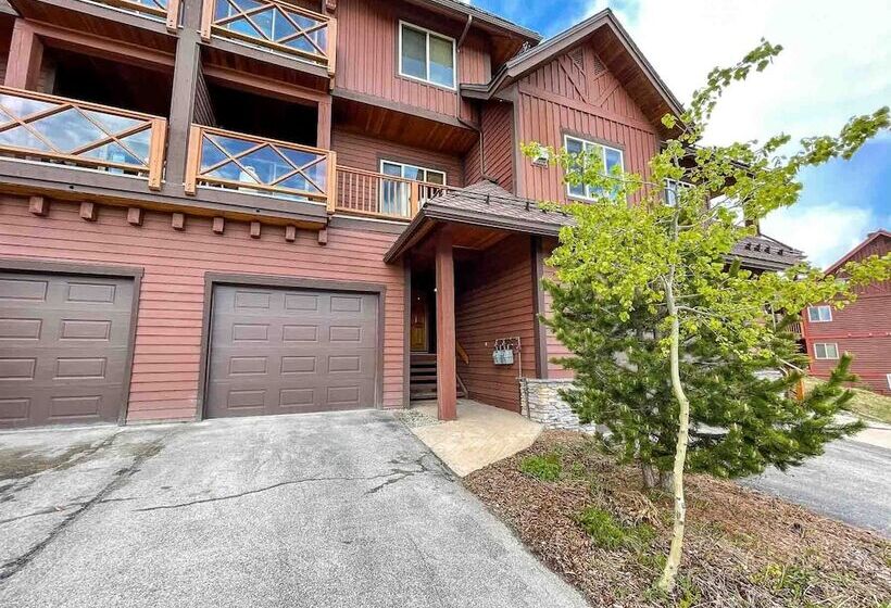 هتل Whispering Pines