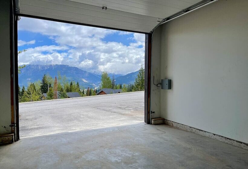 هتل Whispering Pines