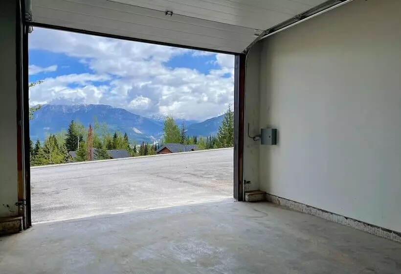 בית מלון כפרי Whispering Pines