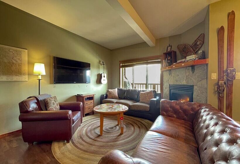 هتل Whispering Pines