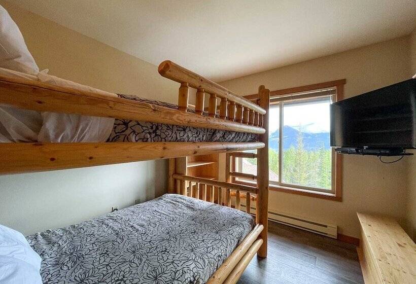 هتل Whispering Pines