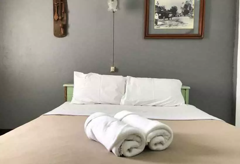 Pensione Royal Night Bazaar