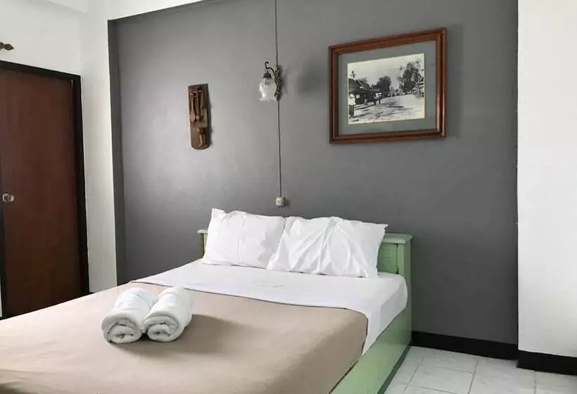 Pensione Royal Night Bazaar