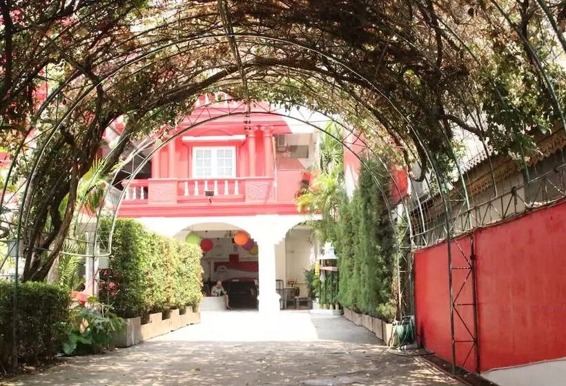 Pensione Royal Night Bazaar