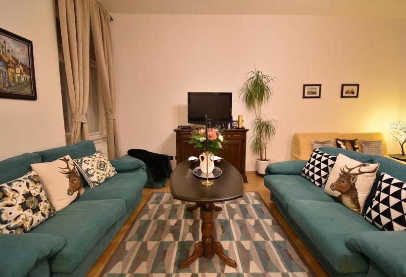 Cozy Flat By The Astronomical Clock