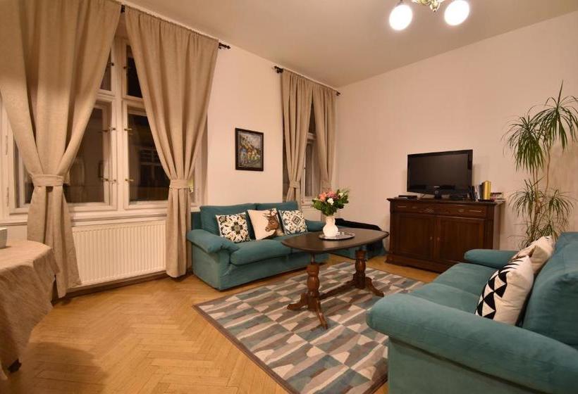 Cozy Flat By The Astronomical Clock